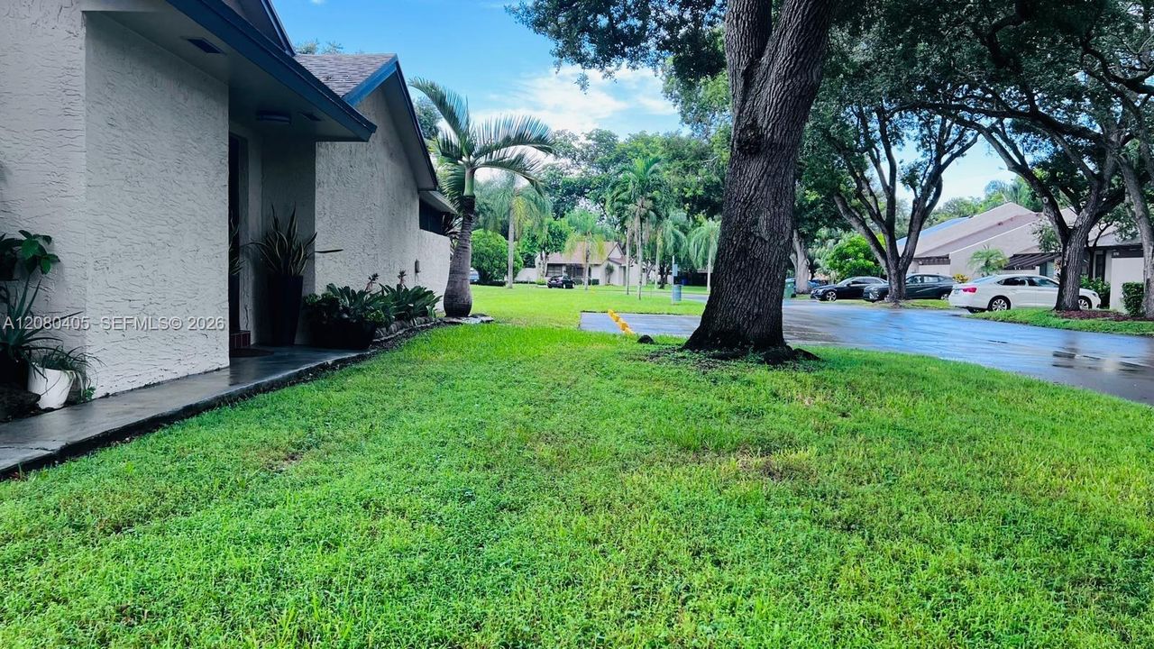 For Sale: $475,000 (2 beds, 2 baths, 1169 Square Feet)
