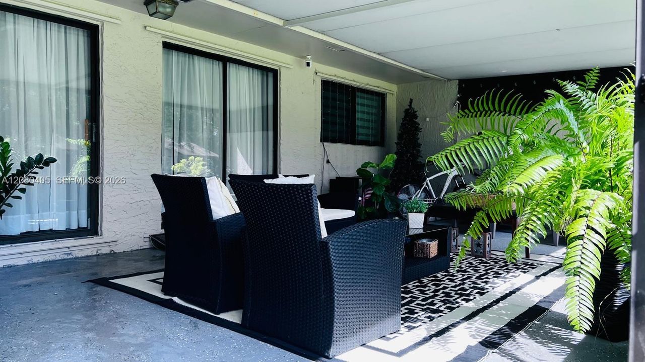 For Sale: $475,000 (2 beds, 2 baths, 1169 Square Feet)