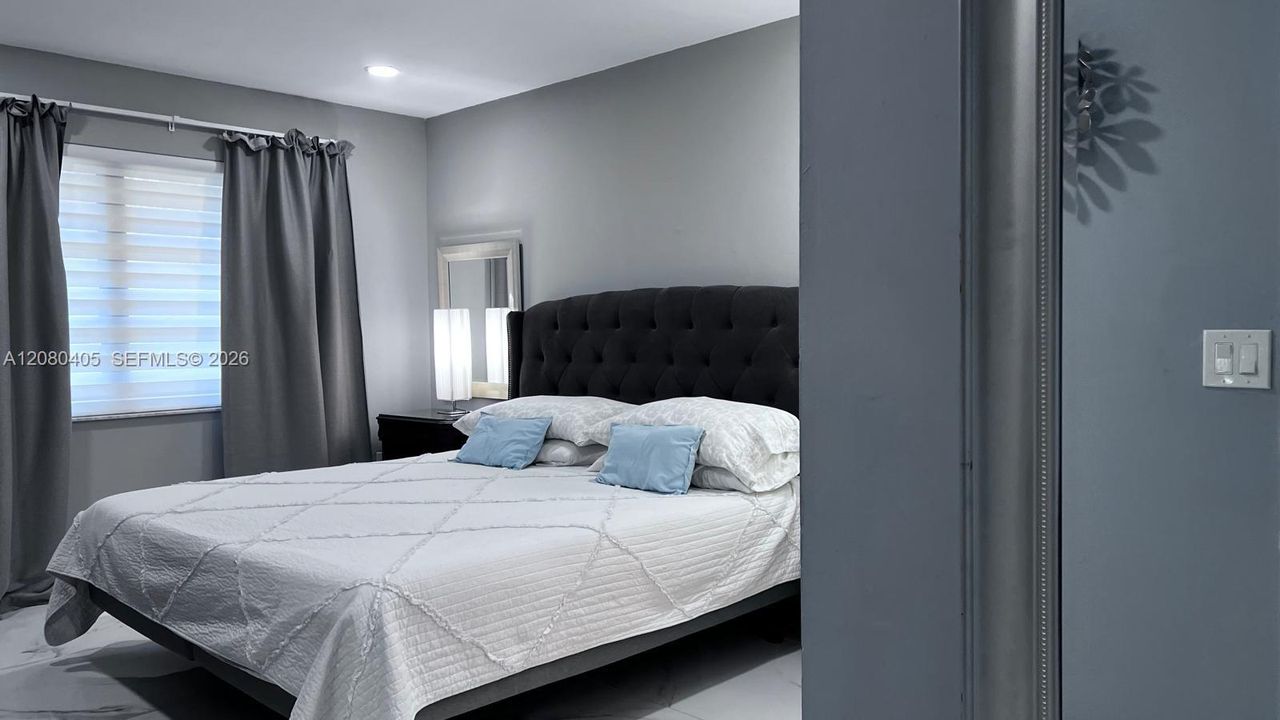 For Sale: $475,000 (2 beds, 2 baths, 1169 Square Feet)