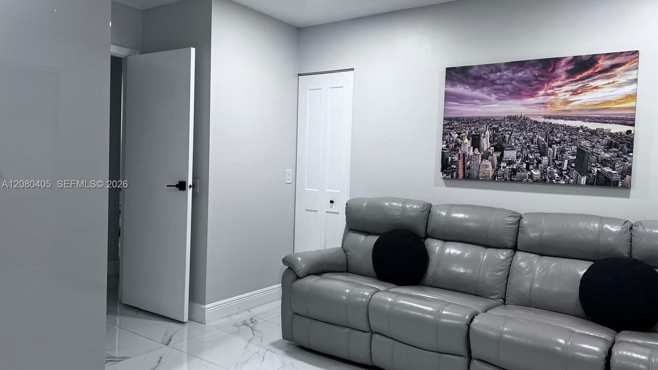 For Sale: $475,000 (2 beds, 2 baths, 1169 Square Feet)