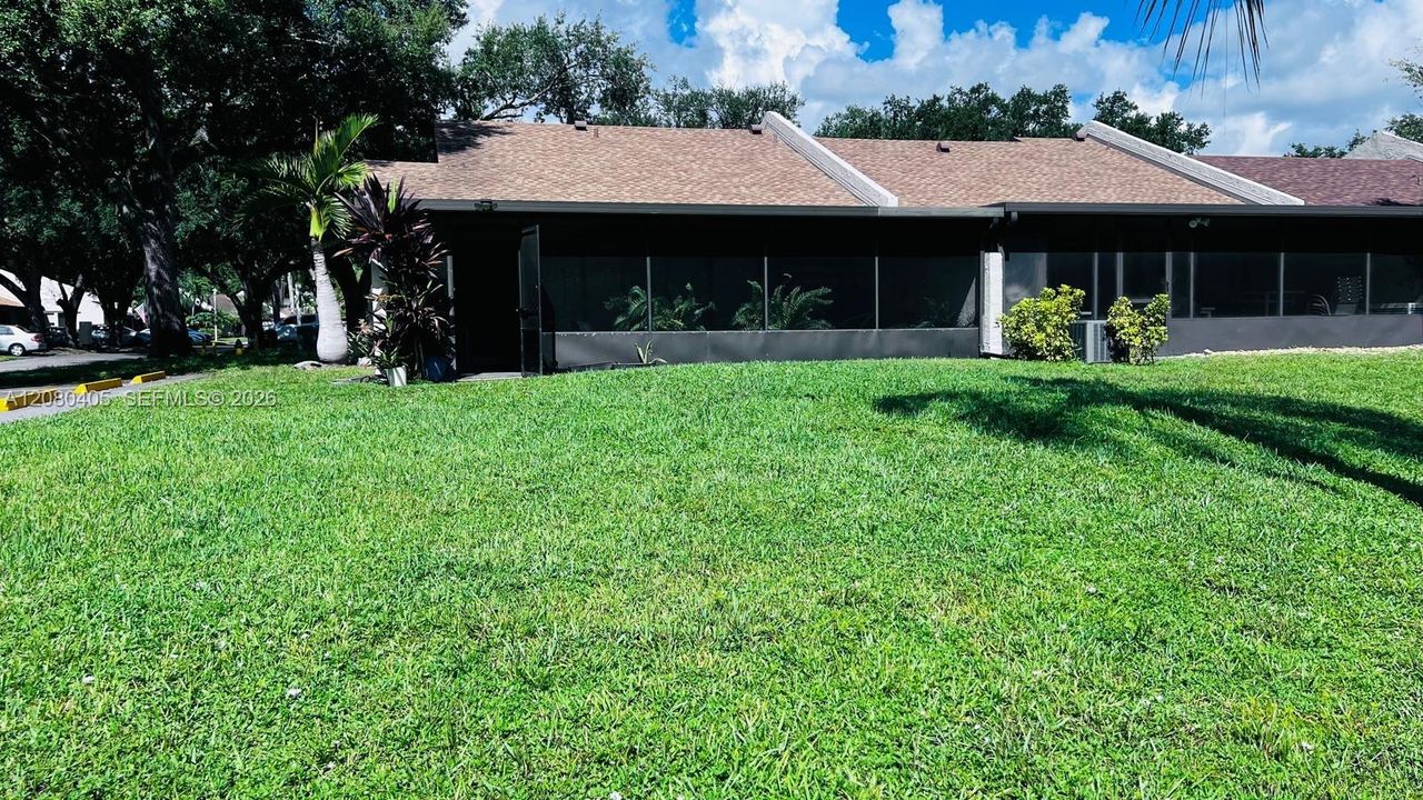 For Sale: $475,000 (2 beds, 2 baths, 1169 Square Feet)