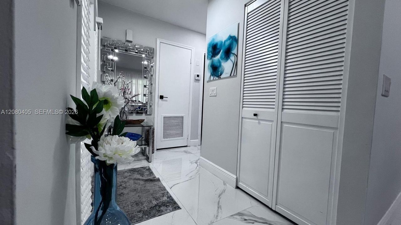 For Sale: $475,000 (2 beds, 2 baths, 1169 Square Feet)
