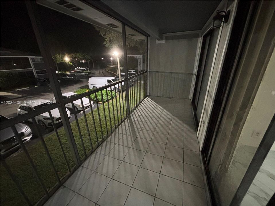 For Rent: $2,500 (2 beds, 2 baths, 870 Square Feet)