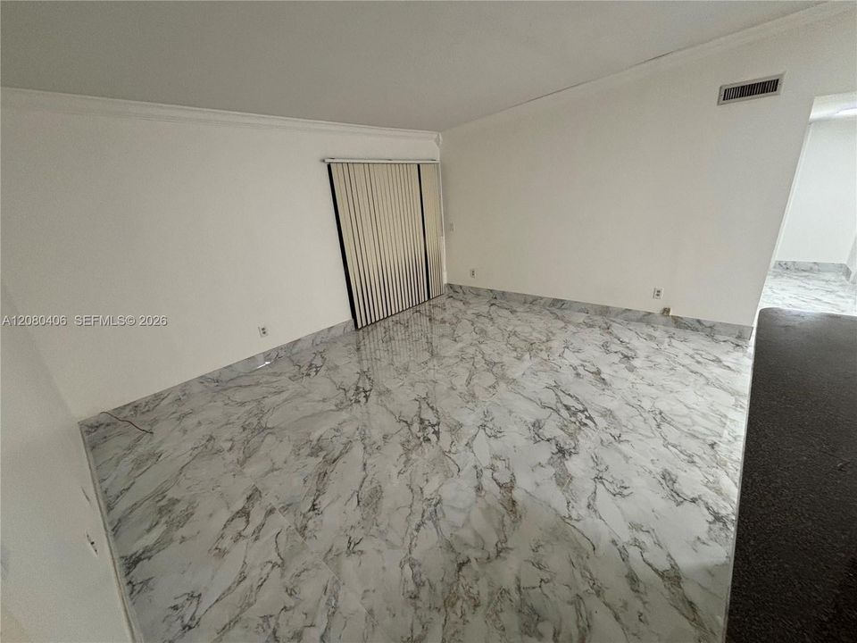 For Rent: $2,500 (2 beds, 2 baths, 870 Square Feet)