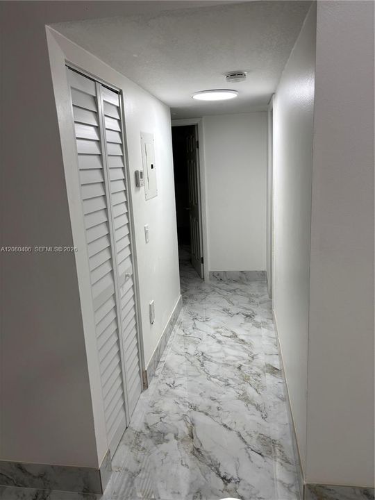 For Rent: $2,500 (2 beds, 2 baths, 870 Square Feet)