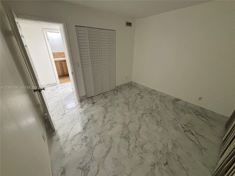 For Rent: $2,500 (2 beds, 2 baths, 870 Square Feet)