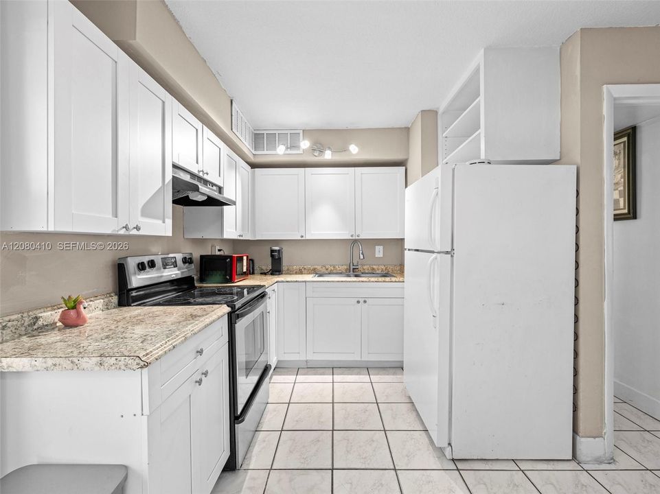 В аренду: $2,450 (2 спален, 1 ванн, 1102 Квадратных фут)