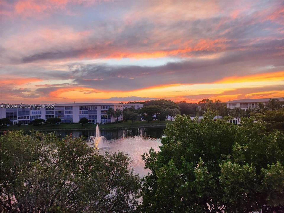 For Sale: $249,900 (2 beds, 2 baths, 1210 Square Feet)