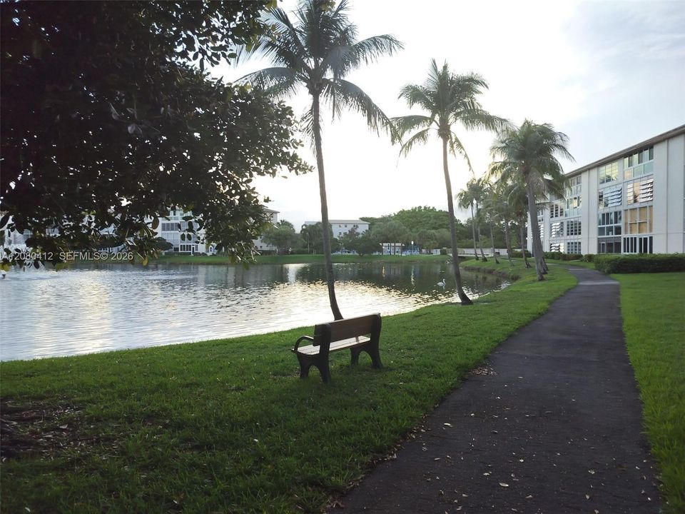 For Sale: $249,900 (2 beds, 2 baths, 1210 Square Feet)