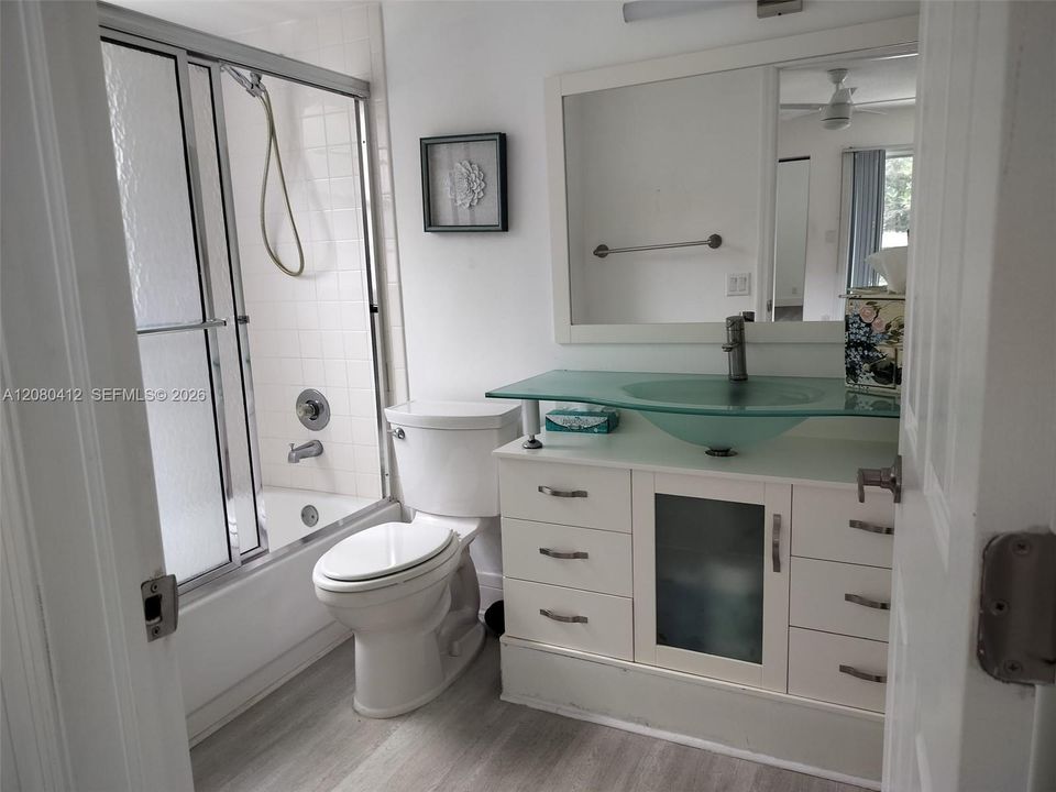 For Sale: $249,900 (2 beds, 2 baths, 1210 Square Feet)