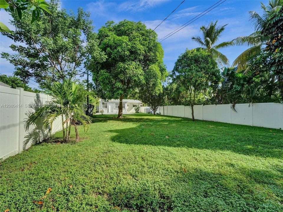 В аренду: $3,700 (2 спален, 2 ванн, 1212 Квадратных фут)