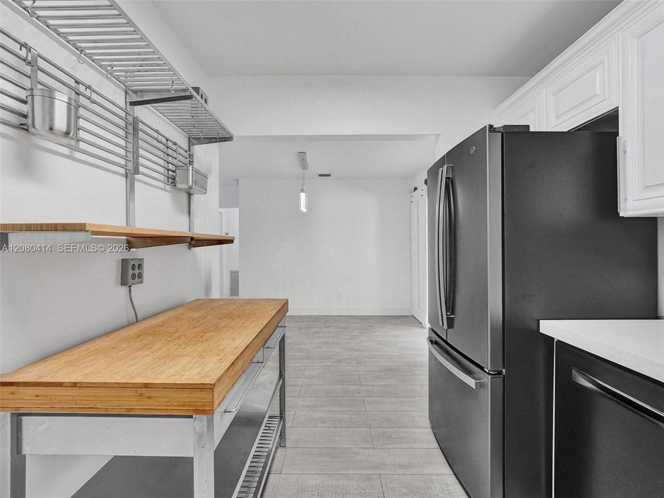 В аренду: $3,700 (2 спален, 2 ванн, 1212 Квадратных фут)