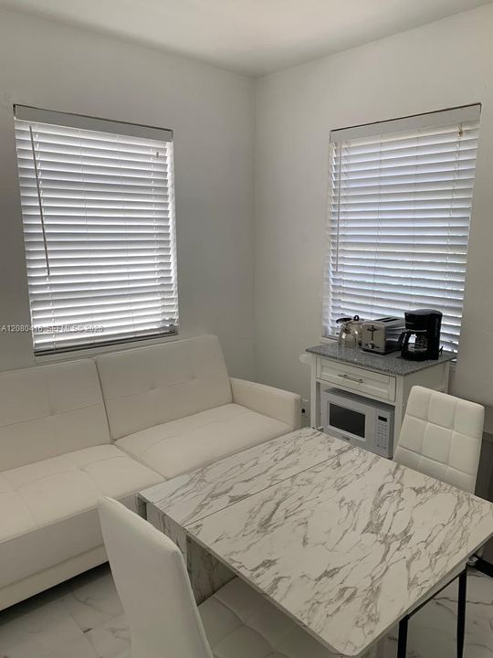 For Rent: $1,950 (1 beds, 1 baths, 500 Square Feet)