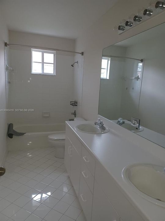 En Renta: $3,800 (4 camas, 2 baños, 1728 Pies cuadrados)