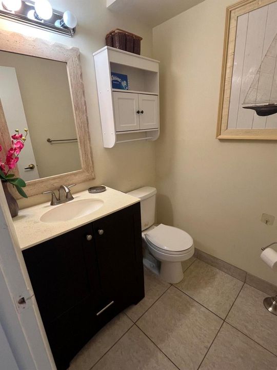 2nd/guest 1/2 bathroom