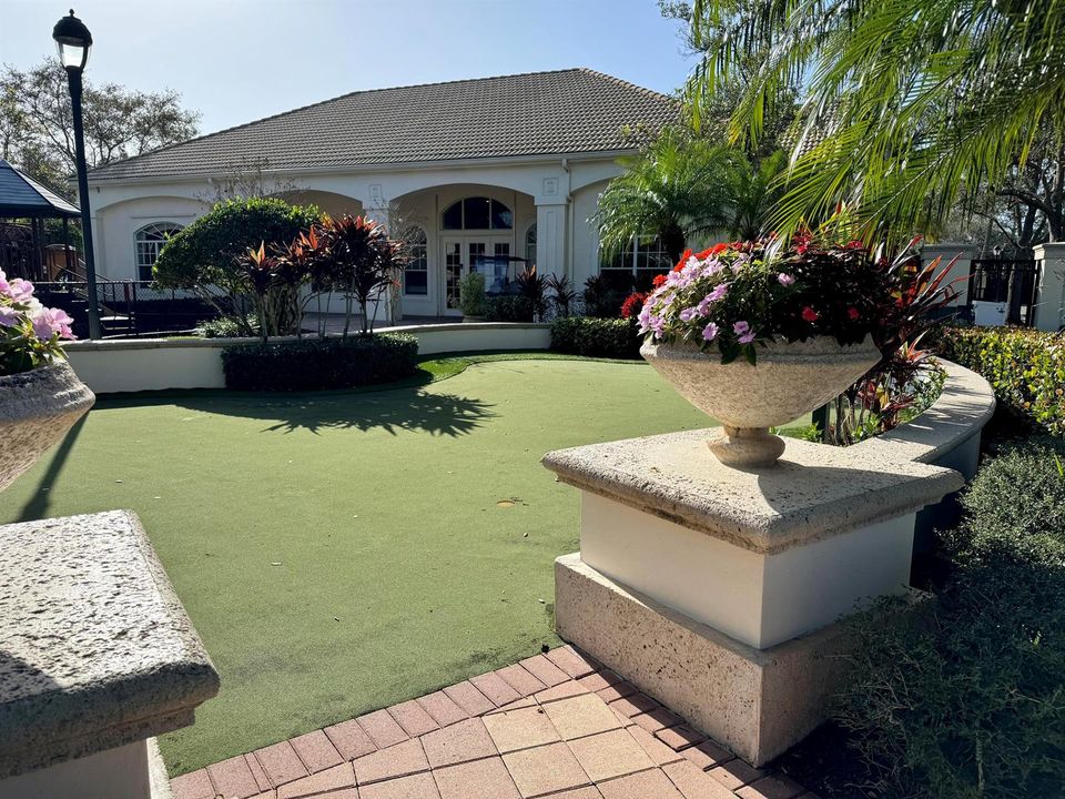 18 - Putting Green