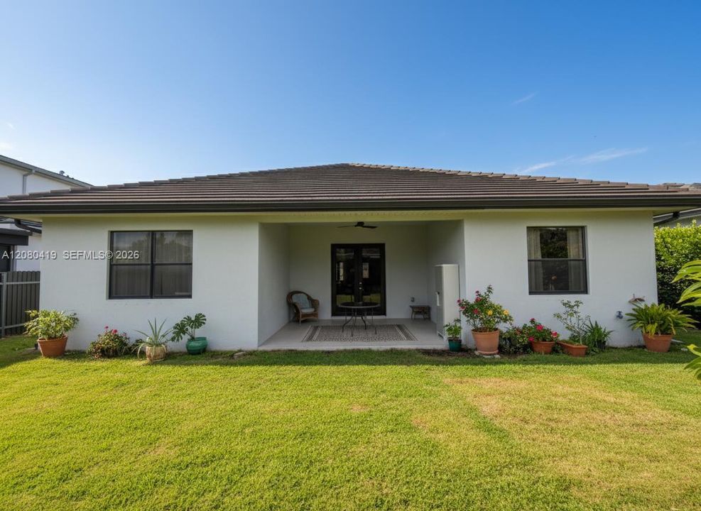 En Venta: $1,140,000 (4 camas, 3 baños, 2750 Pies cuadrados)