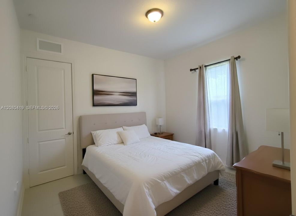 En Venta: $1,140,000 (4 camas, 3 baños, 2750 Pies cuadrados)