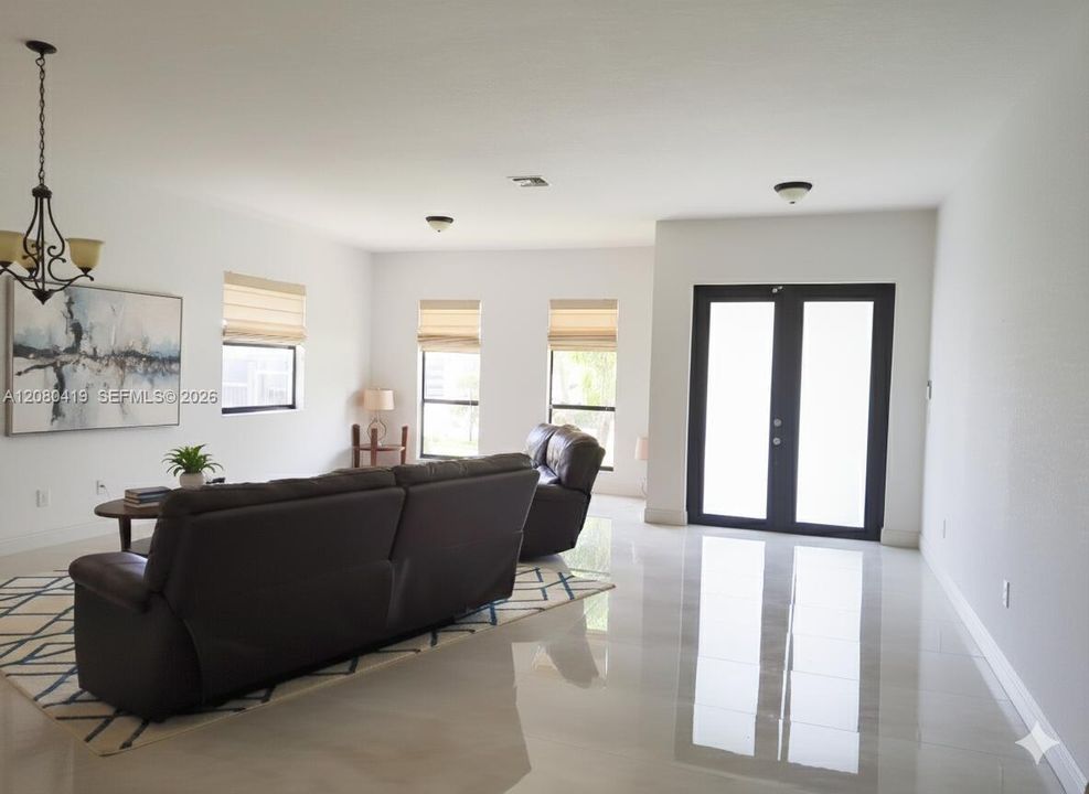 En Venta: $1,140,000 (4 camas, 3 baños, 2750 Pies cuadrados)