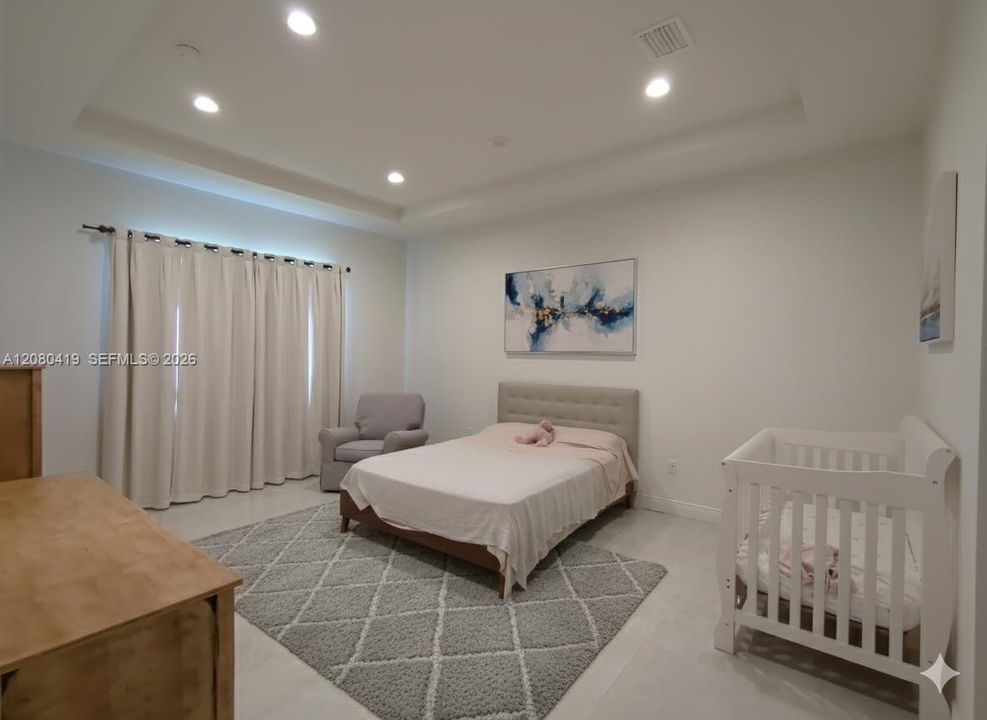 En Venta: $1,140,000 (4 camas, 3 baños, 2750 Pies cuadrados)