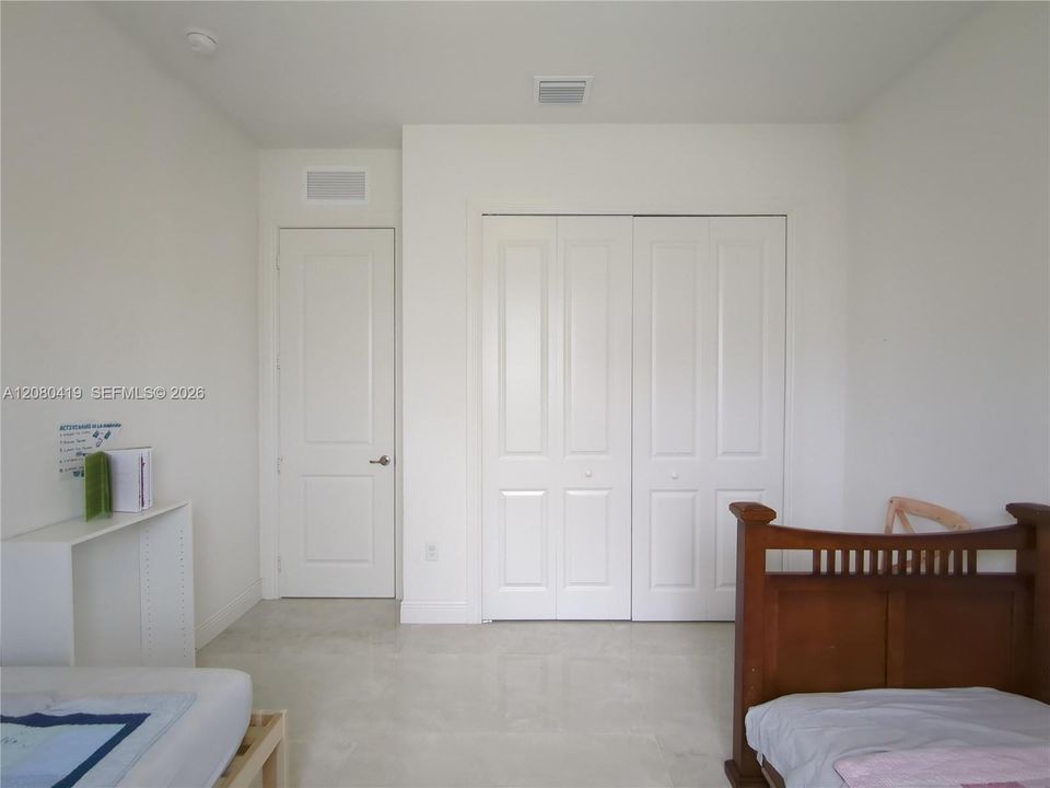 En Venta: $1,140,000 (4 camas, 3 baños, 2750 Pies cuadrados)