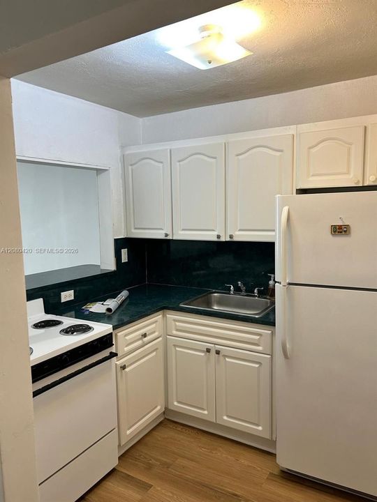 For Sale: $275,000 (0 beds, 1 baths, 370 Square Feet)