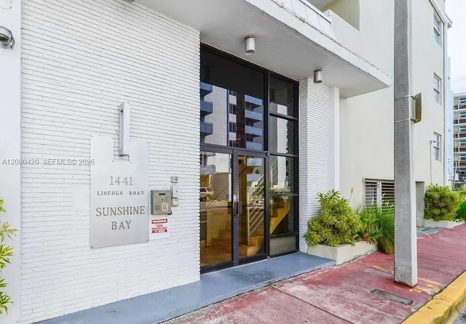 For Sale: $275,000 (0 beds, 1 baths, 370 Square Feet)