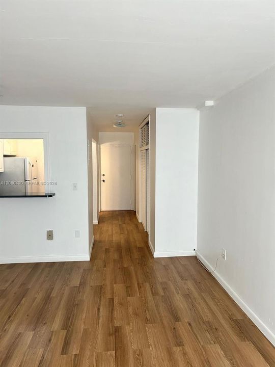 For Sale: $275,000 (0 beds, 1 baths, 370 Square Feet)