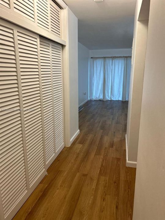 For Sale: $275,000 (0 beds, 1 baths, 370 Square Feet)