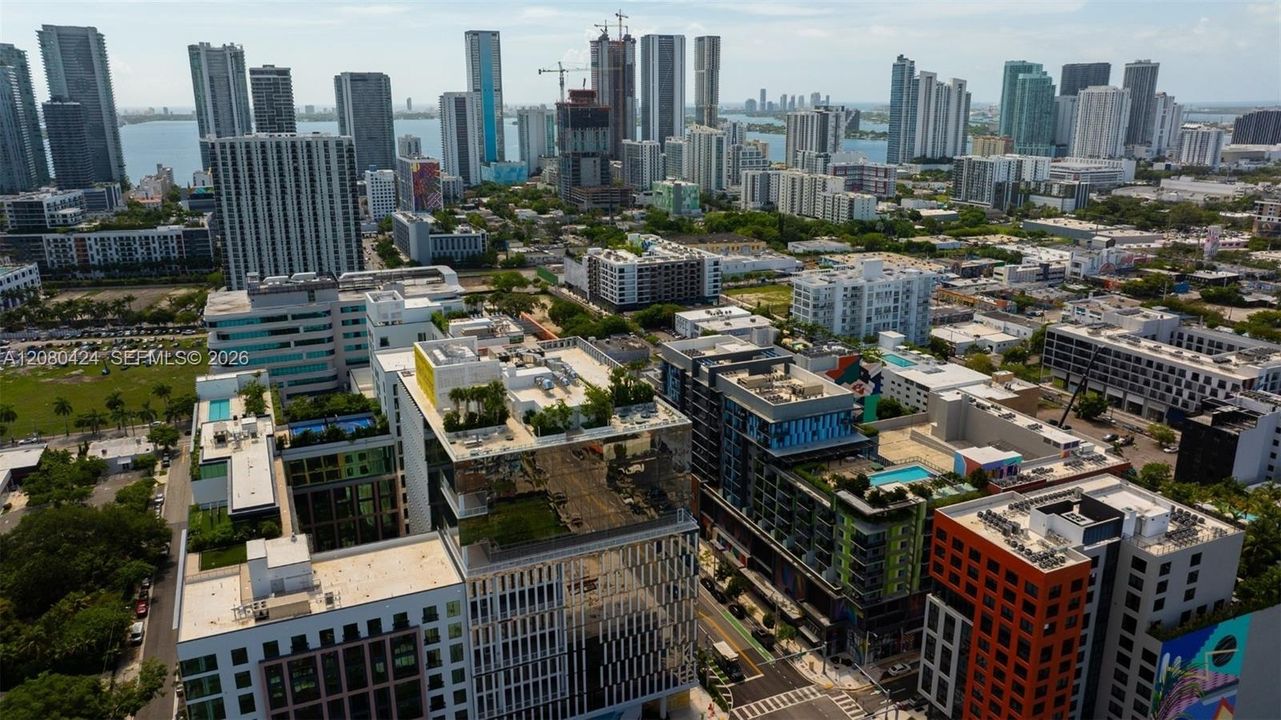 На продажу: $1,455,000 (0.16 acres)