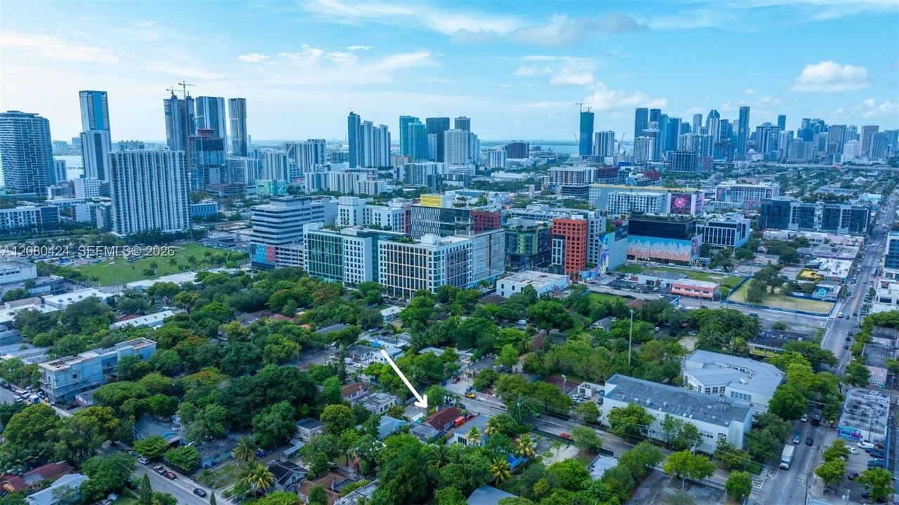 На продажу: $1,455,000 (0.16 acres)