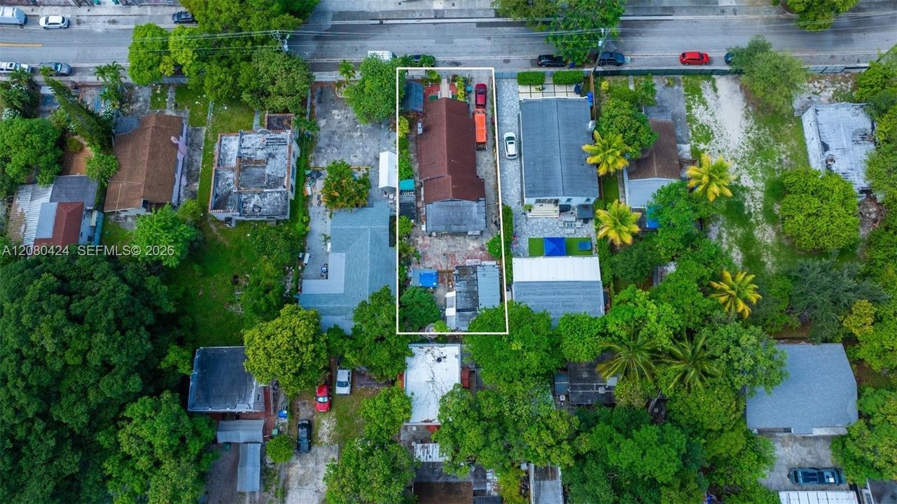 На продажу: $1,455,000 (0.16 acres)
