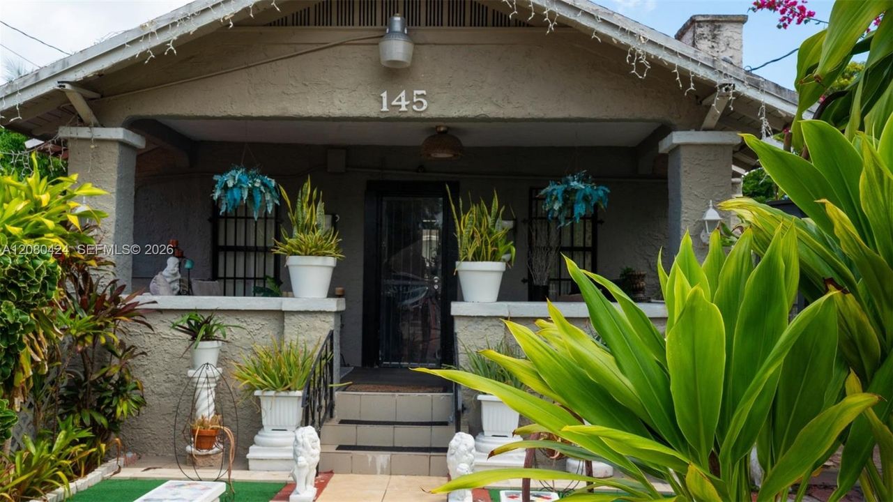 На продажу: $1,455,000 (0.16 acres)