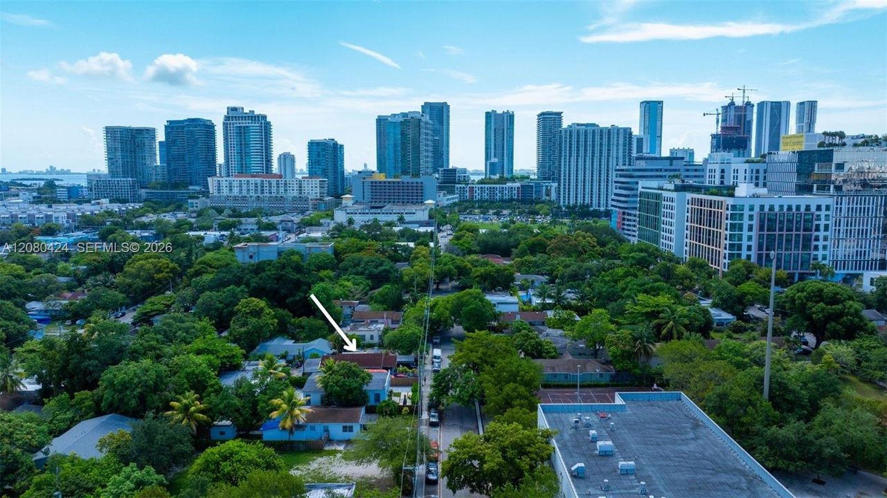 На продажу: $1,455,000 (0.16 acres)