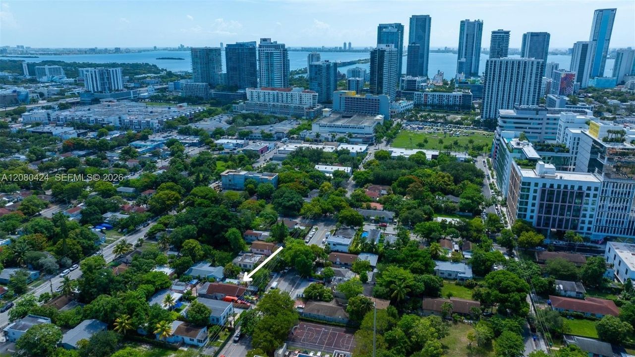 На продажу: $1,455,000 (0.16 acres)