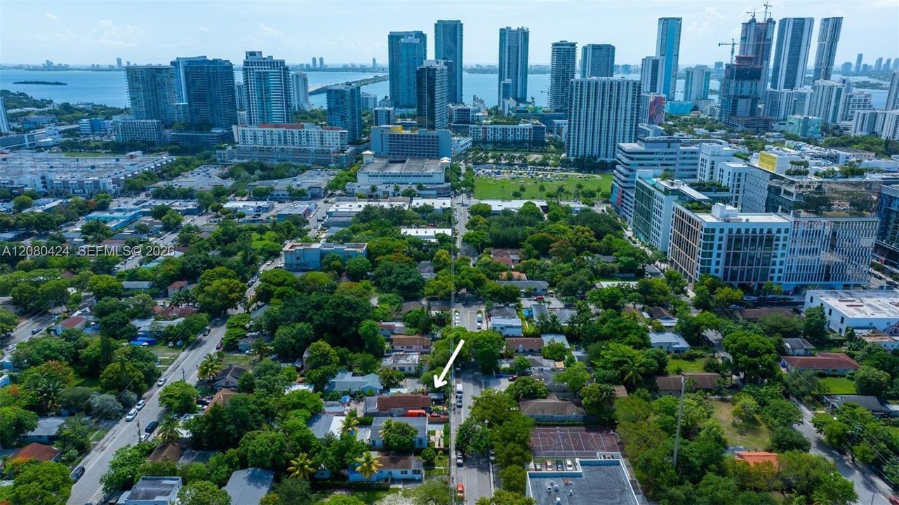 На продажу: $1,455,000 (0.16 acres)