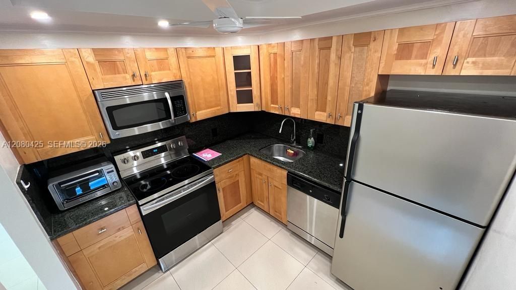 На продажу: $149,999 (1 спален, 1 ванн, 741 Квадратных фут)