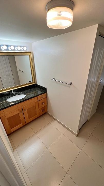 На продажу: $149,999 (1 спален, 1 ванн, 741 Квадратных фут)