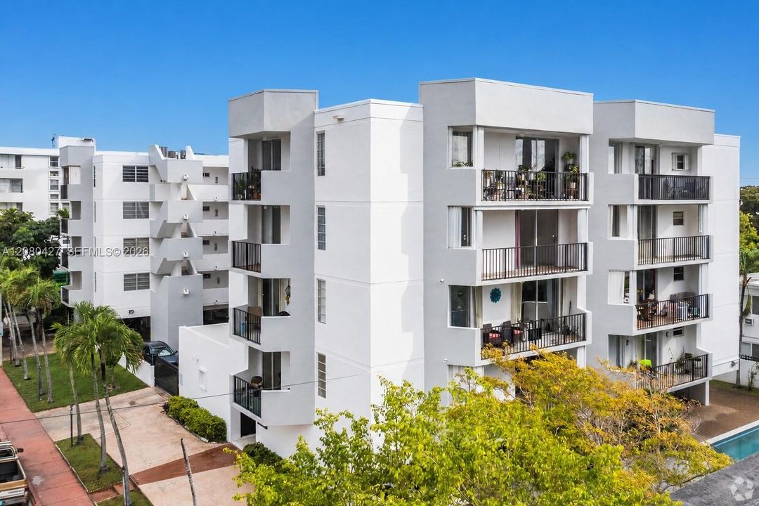 На продажу: $339,900 (2 спален, 2 ванн, 1087 Квадратных фут)