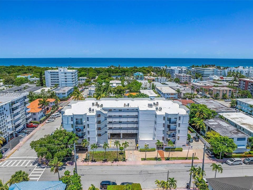 На продажу: $339,900 (2 спален, 2 ванн, 1087 Квадратных фут)