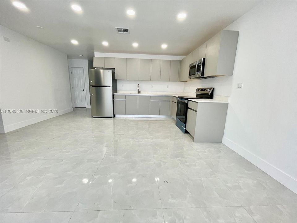 For Rent: $2,550 (3 beds, 2 baths, 1215 Square Feet)