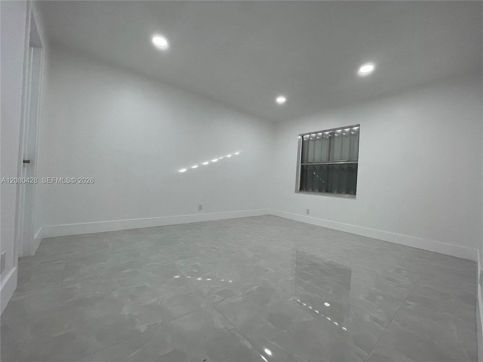 For Rent: $2,550 (3 beds, 2 baths, 1215 Square Feet)