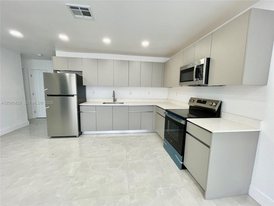 For Rent: $2,550 (3 beds, 2 baths, 1215 Square Feet)