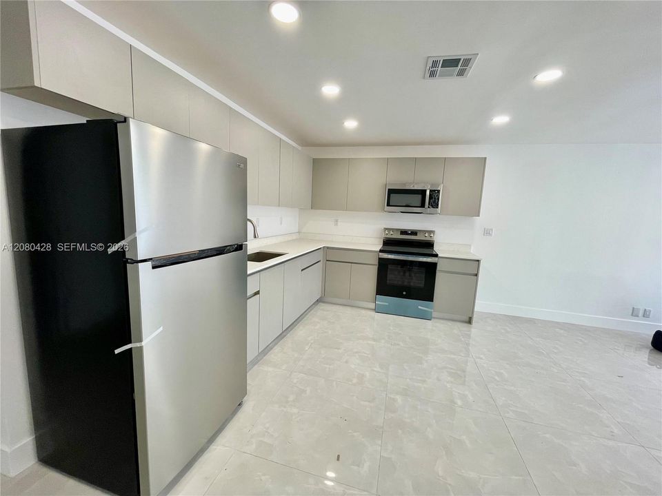 For Rent: $2,550 (3 beds, 2 baths, 1215 Square Feet)