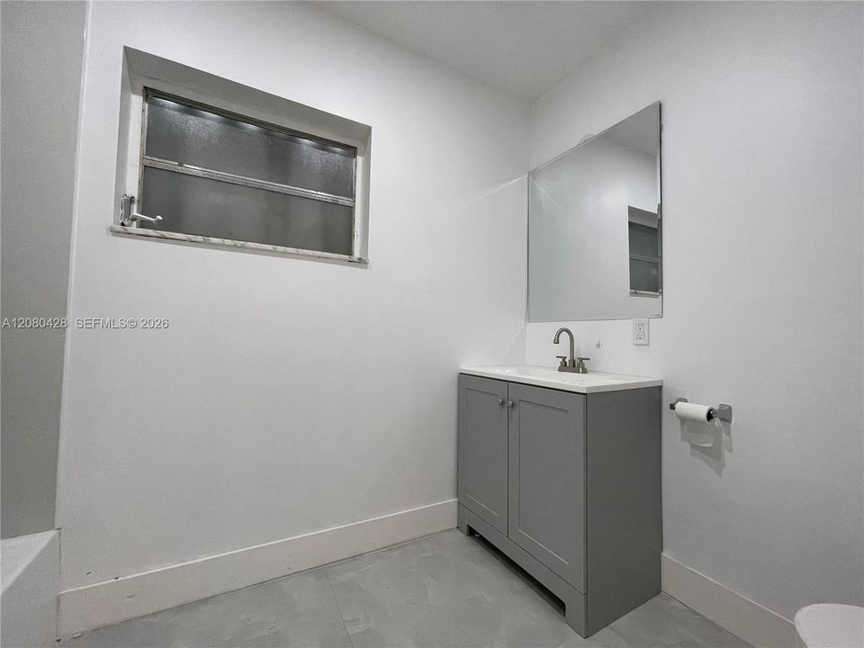 For Rent: $2,550 (3 beds, 2 baths, 1215 Square Feet)