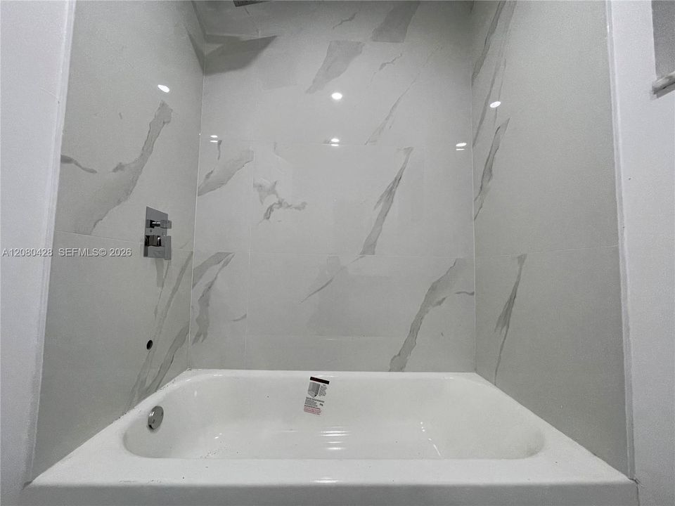 For Rent: $2,550 (3 beds, 2 baths, 1215 Square Feet)