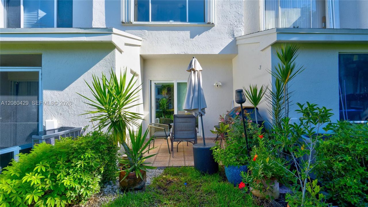 For Sale: $404,999 (2 beds, 1 baths, 1110 Square Feet)