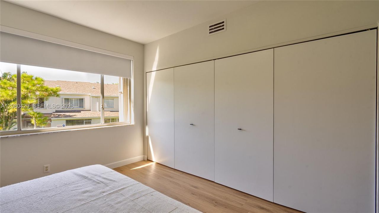 For Sale: $404,999 (2 beds, 1 baths, 1110 Square Feet)