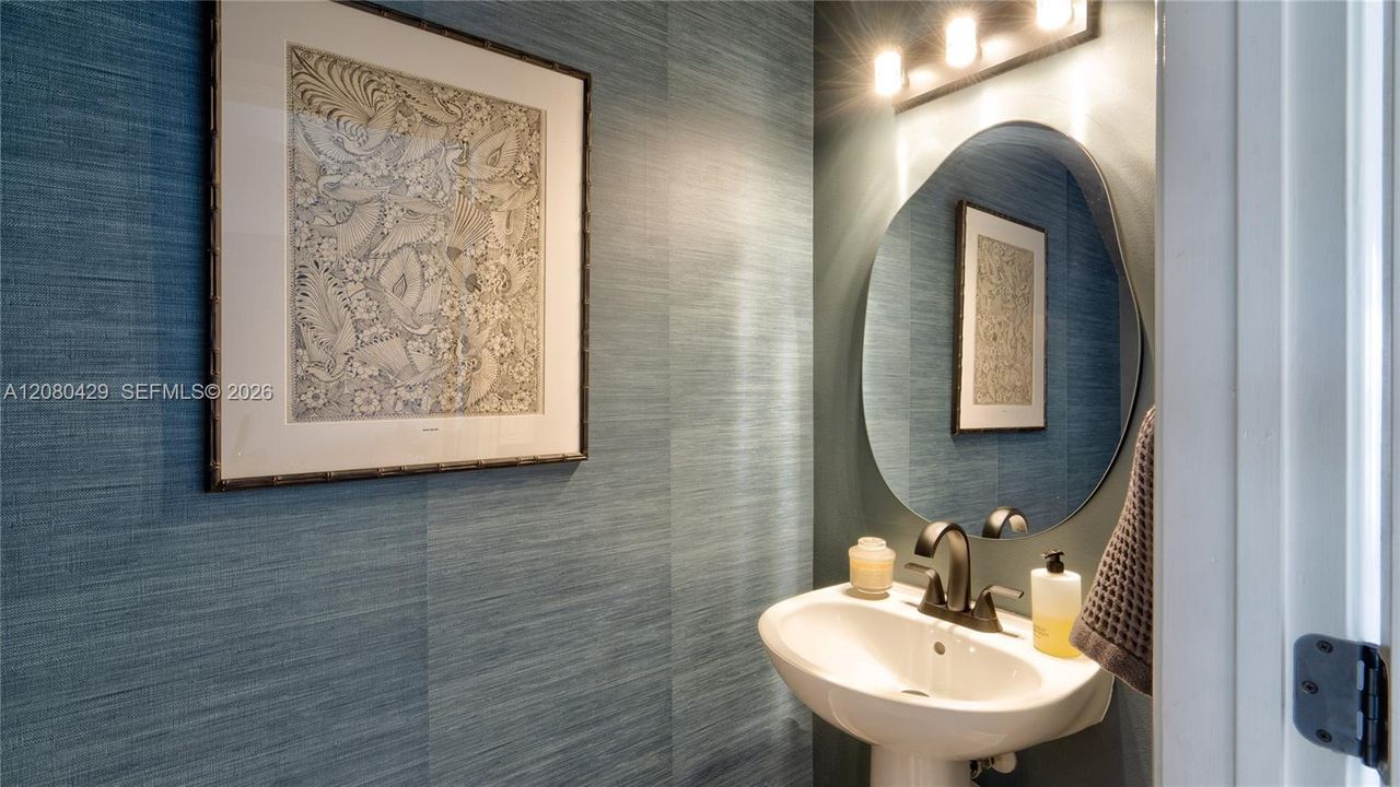 For Sale: $404,999 (2 beds, 1 baths, 1110 Square Feet)