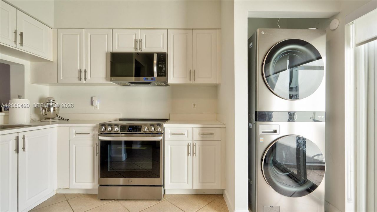 For Sale: $404,999 (2 beds, 1 baths, 1110 Square Feet)